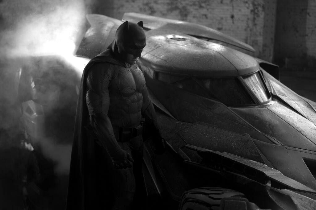 batman vs superman bild batmobile